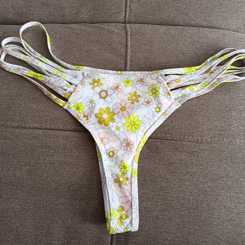 3 For $13💛Thong Bikini Bottoms NWT
